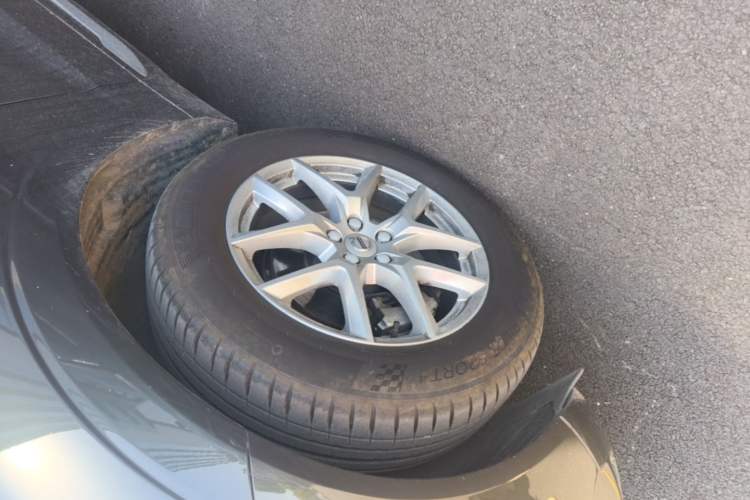 Used Volvo XC60 2021 T5 4x4 Smart Luxury Edition Left Front Wheel Hub