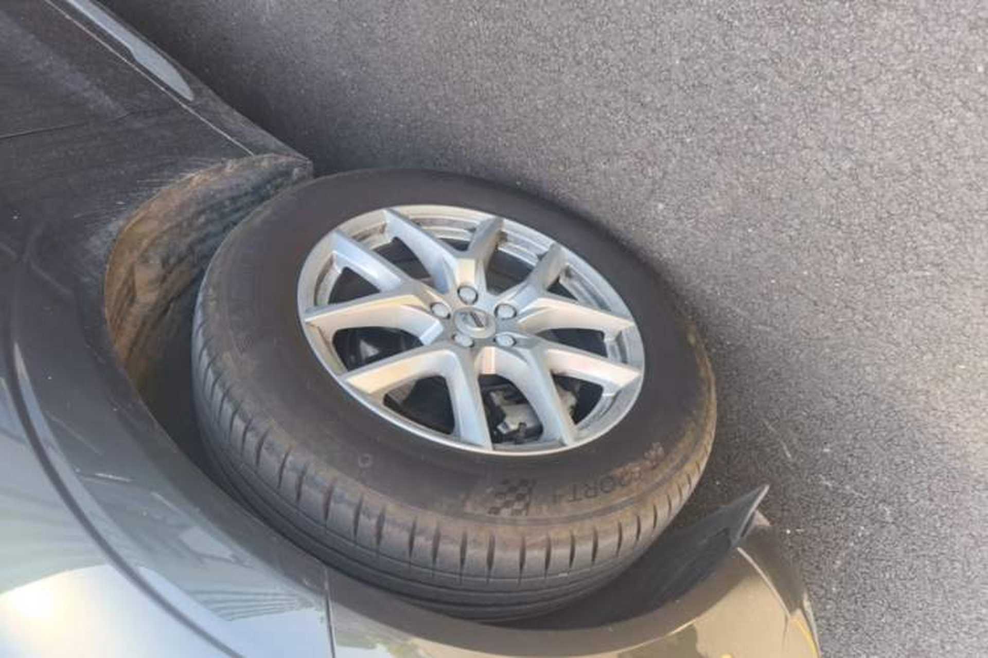 Used Volvo XC60 2021 T5 4x4 Smart Luxury Edition Left Front Wheel Hub