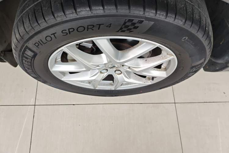 Used Volvo XC60 2021 T5 4x4 Smart Luxury Edition Left Front Wheel Hub