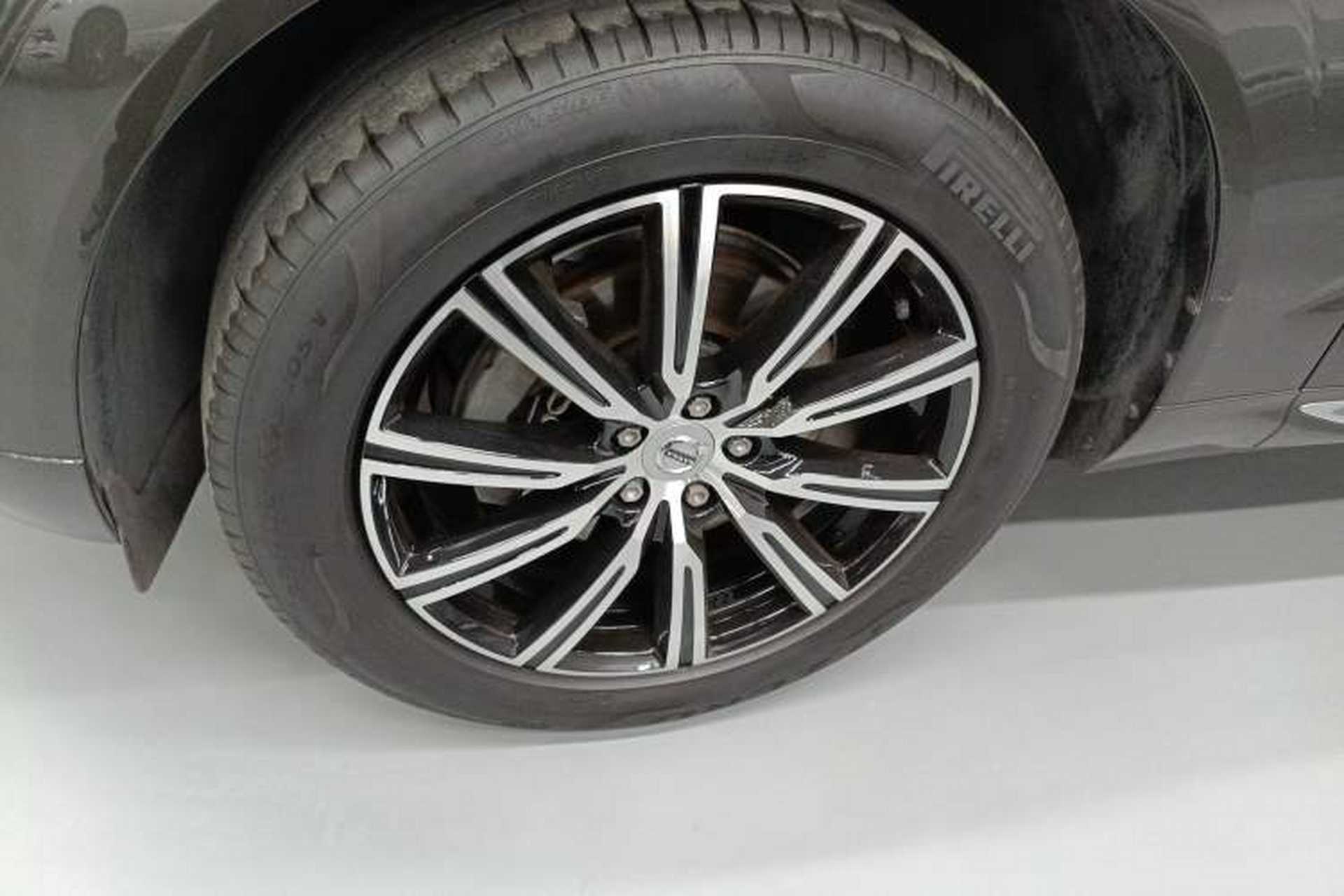 Used Volvo XC60 2021 T5 4x4 Smart Luxury Edition Left Front Wheel Hub