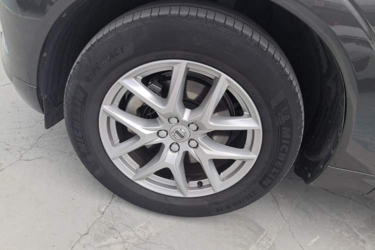 Used Volvo XC60 2021 T5 4x4 Smart Luxury Edition Left Front Wheel Hub