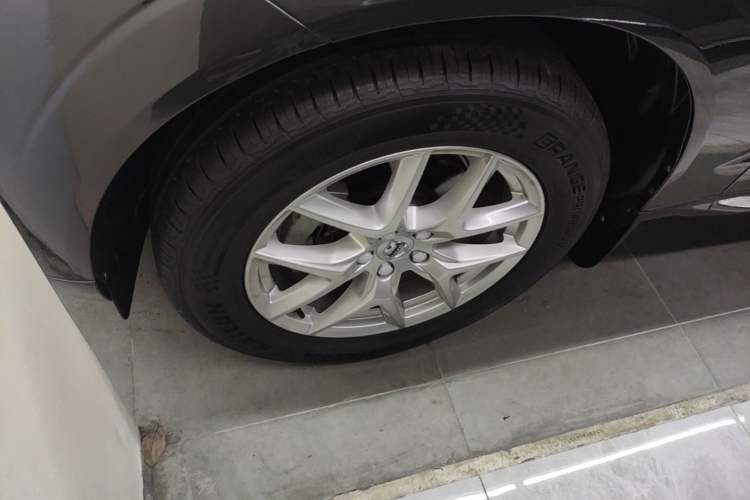 Used Volvo XC60 2021 T5 4x4 Smart Luxury Edition Left Front Wheel Hub