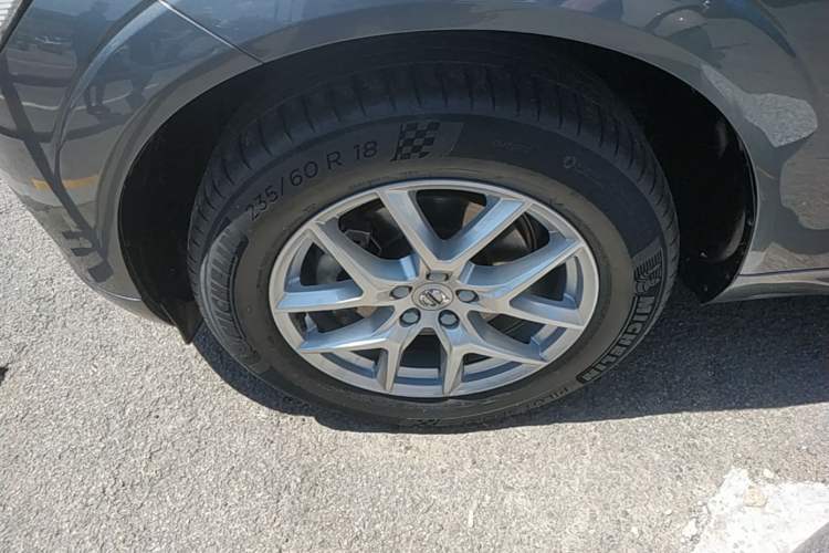 Used Volvo XC60 2021 T5 4x4 Smart Luxury Edition Left Front Wheel Hub