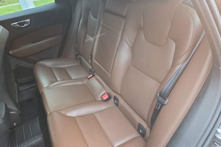 Used Volvo XC60 2021 T5 4x4 Smart Luxury Edition Left Rear Seat