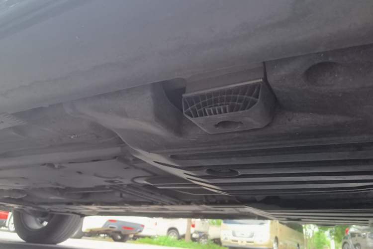 Used Volvo XC60 2021 T5 4x4 Smart Luxury Edition Left Side Sill