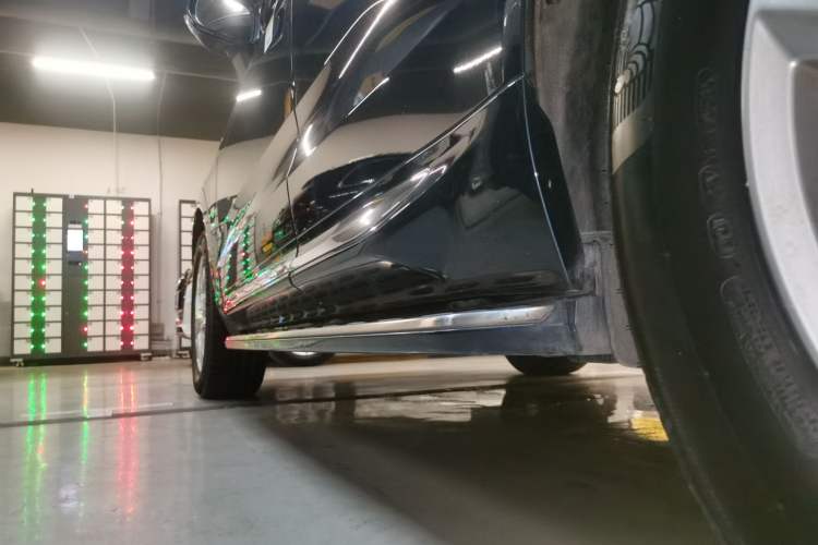 Used Volvo XC60 2021 T5 4x4 Smart Luxury Edition Left Side Sill