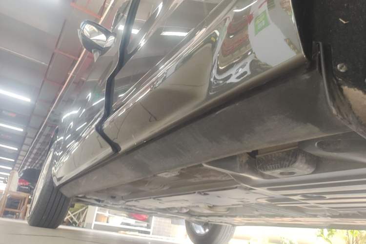 Used Volvo XC60 2021 T5 4x4 Smart Luxury Edition Left Side Sill