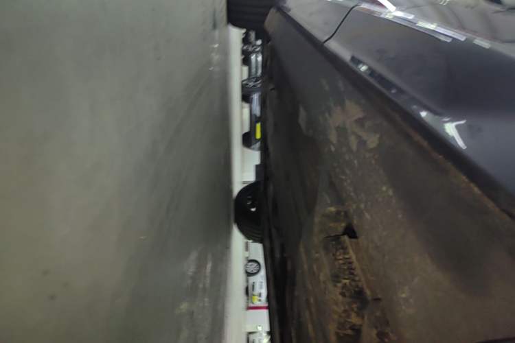 Used Volvo XC60 2021 T5 4x4 Smart Luxury Edition Left Side Sill