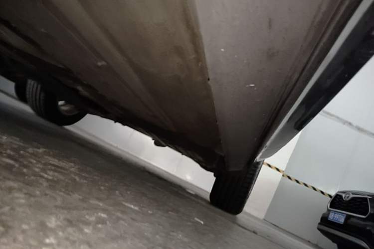 Used Volvo XC60 2021 T5 4x4 Smart Luxury Edition Left Side Sill