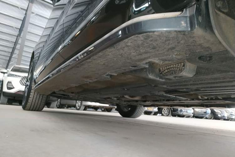 Used Volvo XC60 2021 T5 4x4 Smart Luxury Edition Left Side Sill
