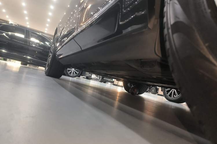 Used Volvo XC60 2021 T5 4x4 Smart Luxury Edition Left Side Sill