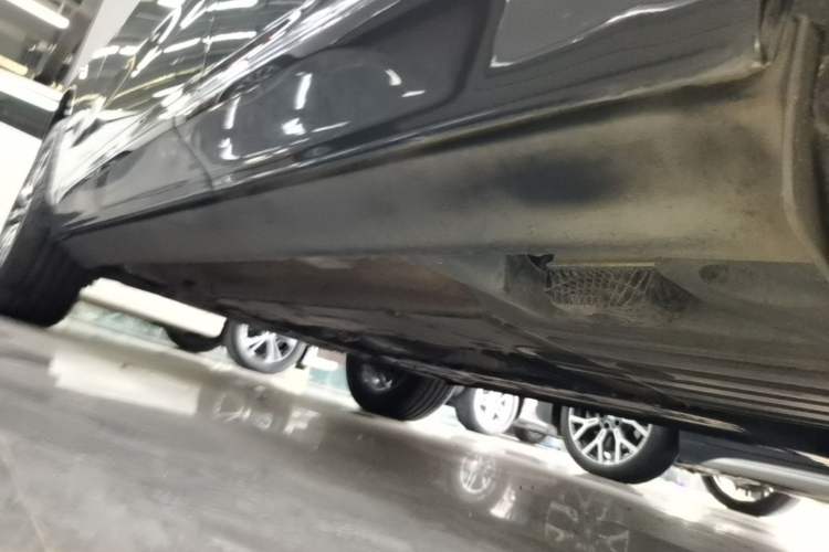 Used Volvo XC60 2021 T5 4x4 Smart Luxury Edition Left Side Sill