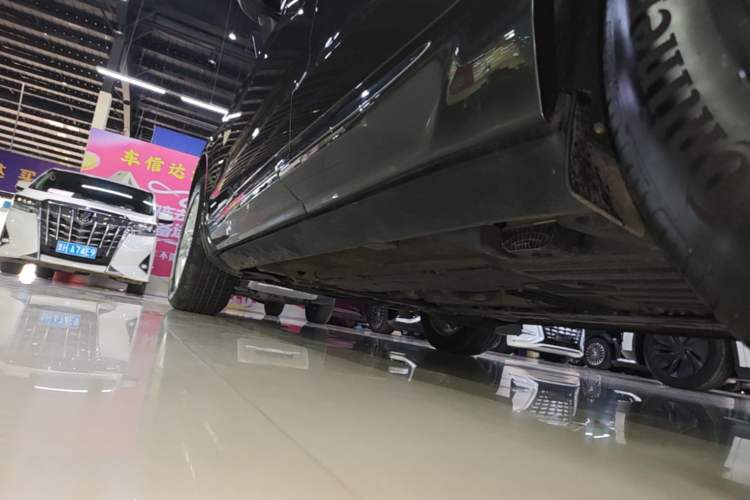 Used Volvo XC60 2021 T5 4x4 Smart Luxury Edition Left Side Sill