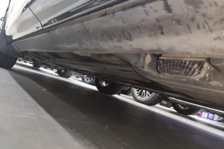 Used Volvo XC60 2021 T5 4x4 Smart Luxury Edition Left Side Sill