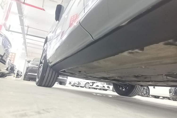 Used Volvo XC60 2021 T5 4x4 Smart Luxury Edition Left Side Sill