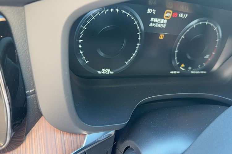 Used Volvo XC60 2021 T5 4x4 Smart Luxury Edition Odometer Close Up