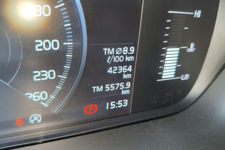 Used Volvo XC60 2021 T5 4x4 Smart Luxury Edition Odometer Close Up
