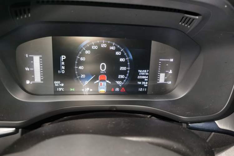Used Volvo XC60 2021 T5 4x4 Smart Luxury Edition Odometer Close Up