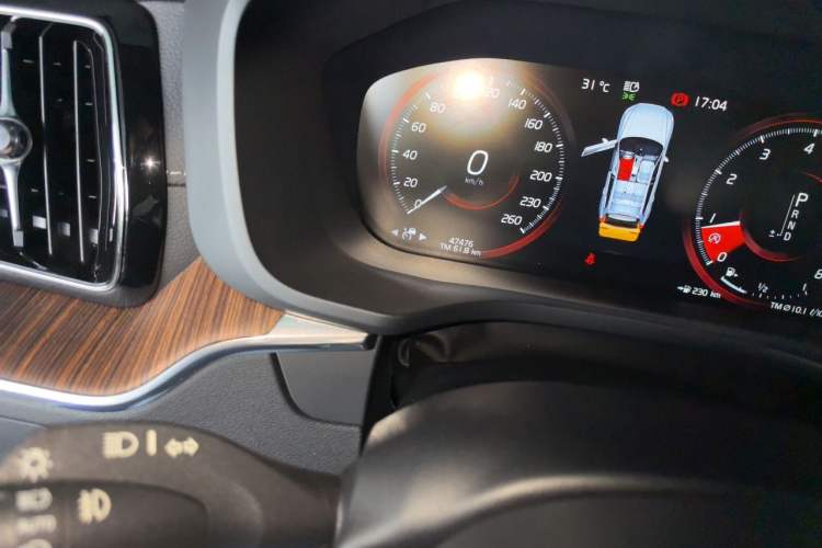 Used Volvo XC60 2021 T5 4x4 Smart Luxury Edition Odometer Close Up