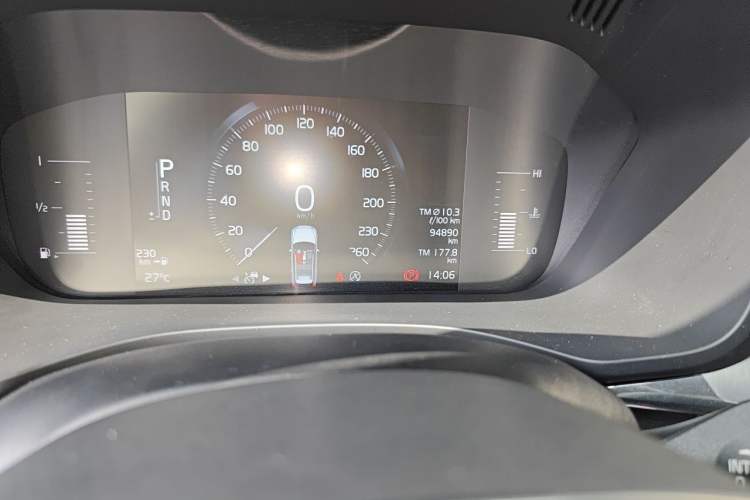Used Volvo XC60 2021 T5 4x4 Smart Luxury Edition Odometer Close Up