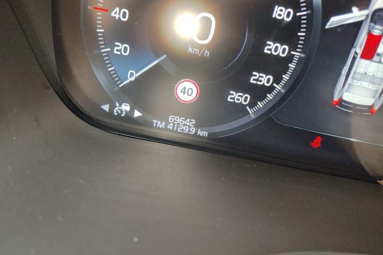Used Volvo XC60 2021 T5 4x4 Smart Luxury Edition Odometer Close Up