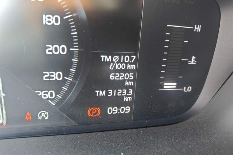 Used Volvo XC60 2021 T5 4x4 Smart Luxury Edition Odometer Close Up