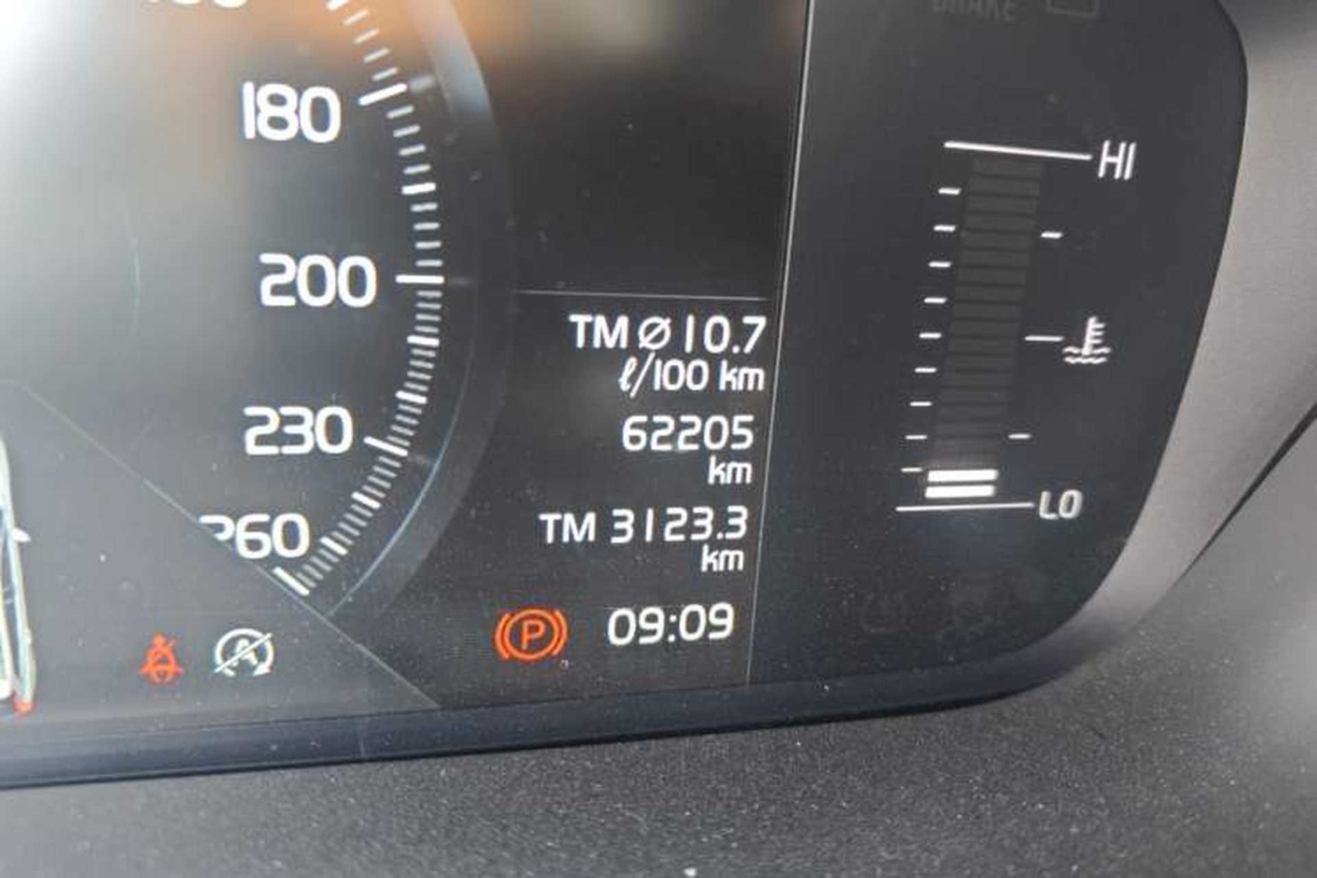Used Volvo XC60 2021 T5 4x4 Smart Luxury Edition Odometer Close Up