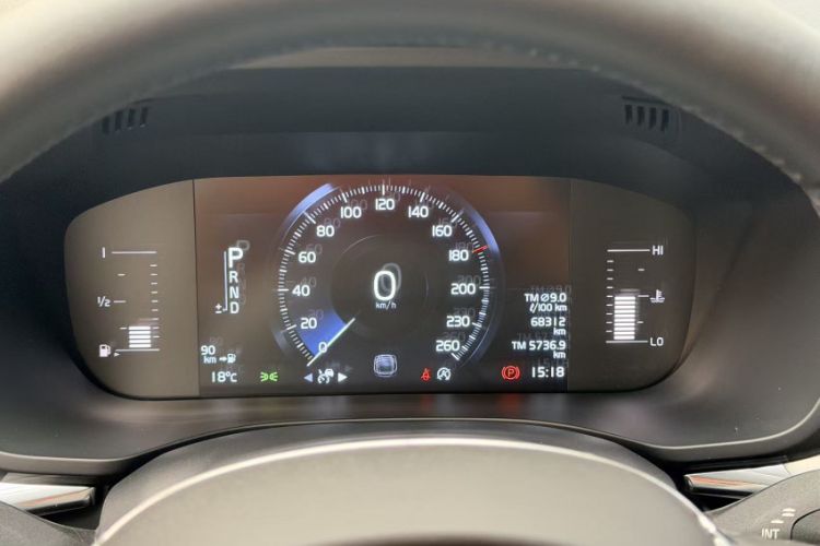 Used Volvo XC60 2021 T5 4x4 Smart Luxury Edition Odometer Close Up