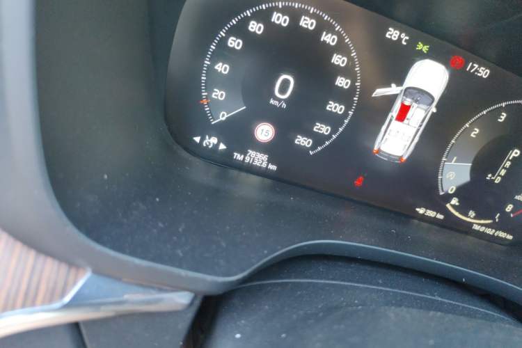 Used Volvo XC60 2021 T5 4x4 Smart Luxury Edition Odometer Close Up