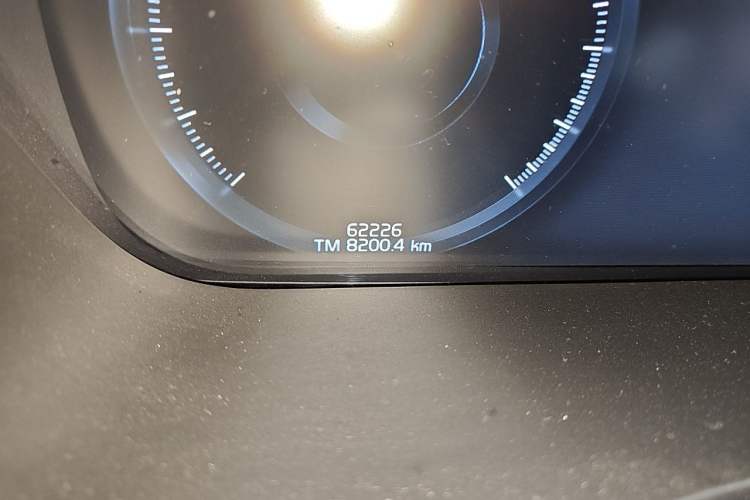 Used Volvo XC60 2021 T5 4x4 Smart Luxury Edition Odometer Close Up