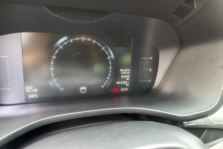 Used Volvo XC60 2021 T5 4x4 Smart Luxury Edition Odometer Close Up
