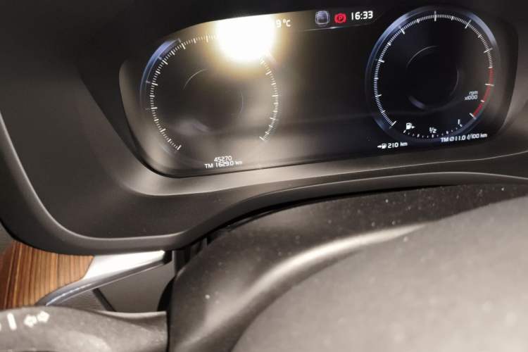 Used Volvo XC60 2021 T5 4x4 Smart Luxury Edition Odometer Close Up
