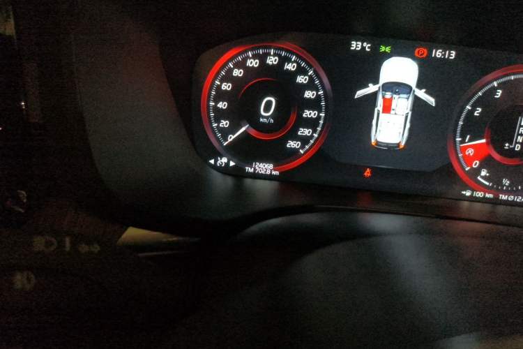 Used Volvo XC60 2021 T5 4x4 Smart Luxury Edition Odometer Close Up