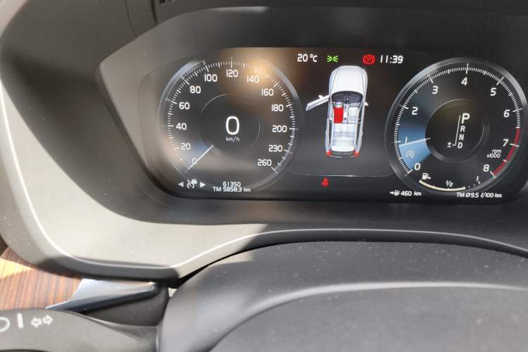 Used Volvo XC60 2021 T5 4x4 Smart Luxury Edition Odometer Close Up