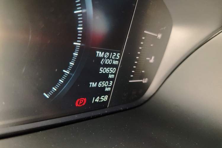 Used Volvo XC60 2021 T5 4x4 Smart Luxury Edition Odometer Close Up