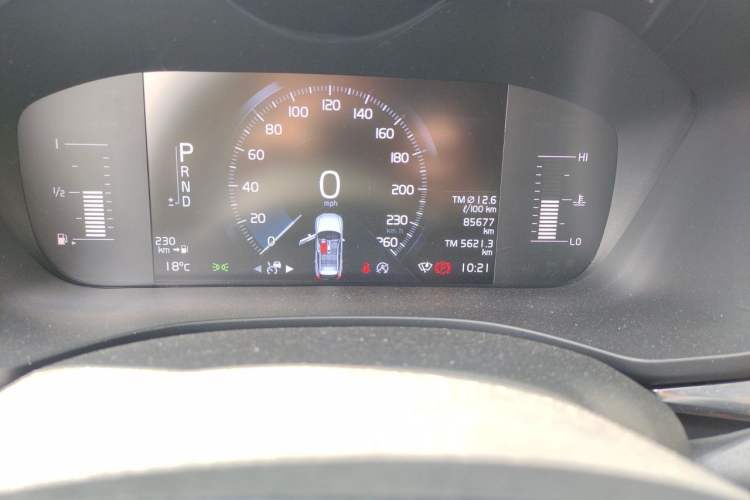 Used Volvo XC60 2021 T5 4x4 Smart Luxury Edition Odometer Close Up