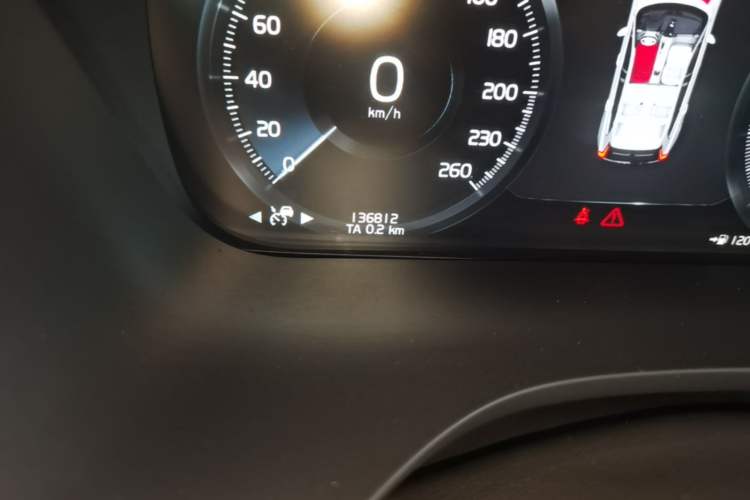 Used Volvo XC60 2021 T5 4x4 Smart Luxury Edition Odometer Close Up