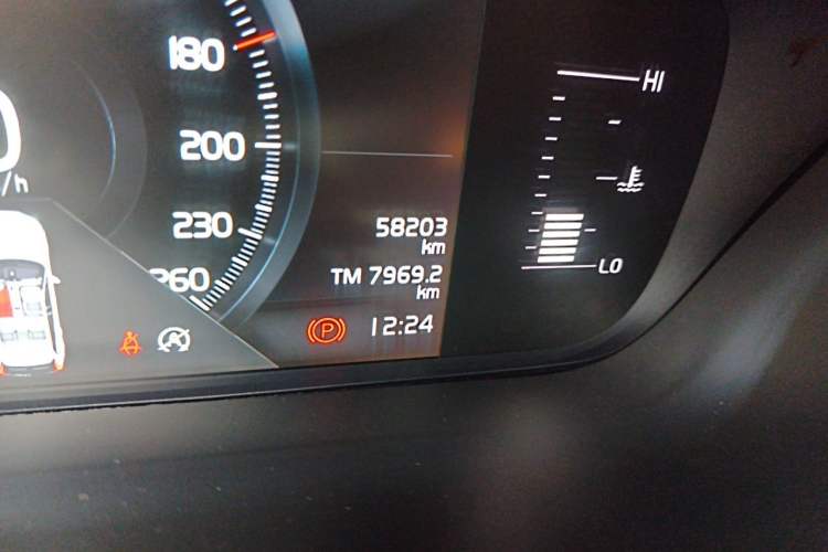 Used Volvo XC60 2021 T5 4x4 Smart Luxury Edition Odometer Close Up