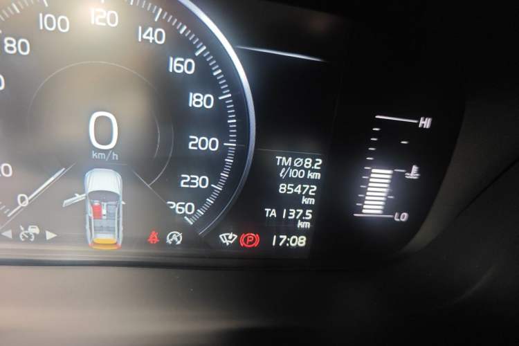 Used Volvo XC60 2021 T5 4x4 Smart Luxury Edition Odometer Close Up