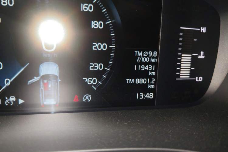 Used Volvo XC60 2021 T5 4x4 Smart Luxury Edition Odometer Close Up