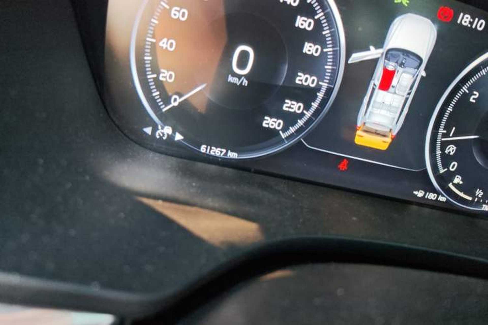 Used Volvo XC60 2021 T5 4x4 Smart Luxury Edition Odometer Close Up