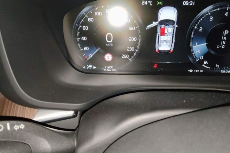 Used Volvo XC60 2021 T5 4x4 Smart Luxury Edition Odometer Close Up