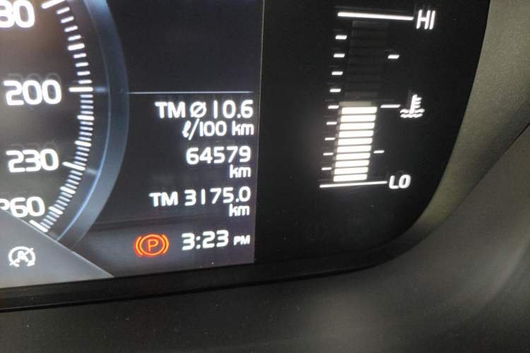 Used Volvo XC60 2021 T5 4x4 Smart Luxury Edition Odometer Close Up