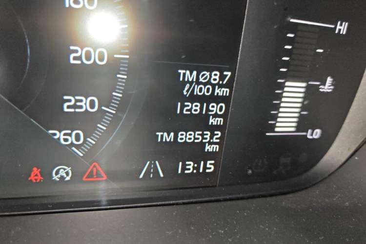 Used Volvo XC60 2021 T5 4x4 Smart Luxury Edition Odometer Close Up