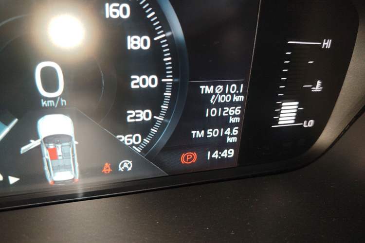 Used Volvo XC60 2021 T5 4x4 Smart Luxury Edition Odometer Close Up