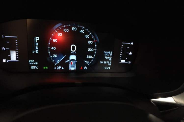 Used Volvo XC60 2021 T5 4x4 Smart Luxury Edition Odometer Close Up