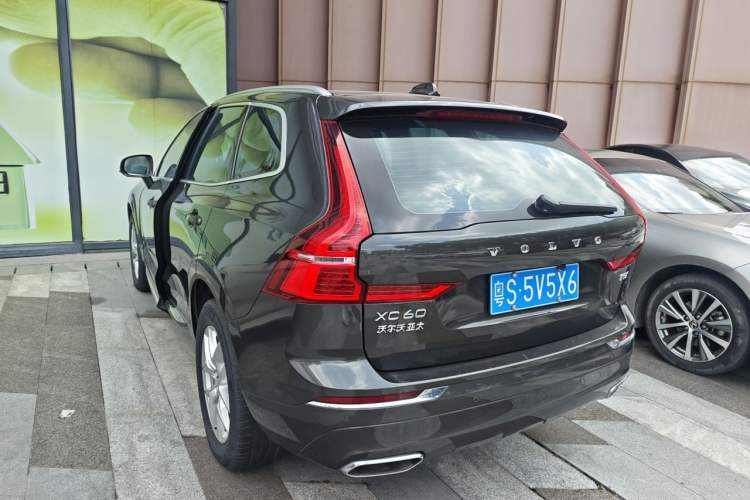 Used Volvo XC60 2021 T5 4x4 Smart Luxury Edition Rear Left 45 Deg