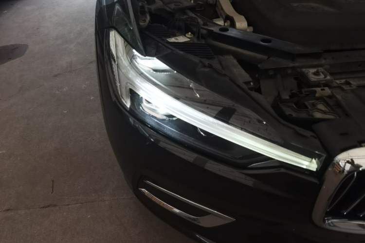 Used Volvo XC60 2021 T5 4x4 Smart Luxury Edition Right Front Headlight
