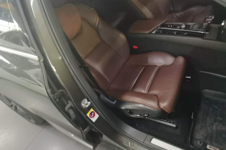 Used Volvo XC60 2021 T5 4x4 Smart Luxury Edition Right Front Seat