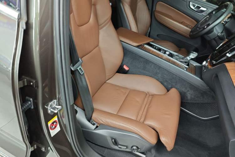 Used Volvo XC60 2021 T5 4x4 Smart Luxury Edition Right Front Seat